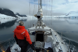 motoring down the Neumayer Channel